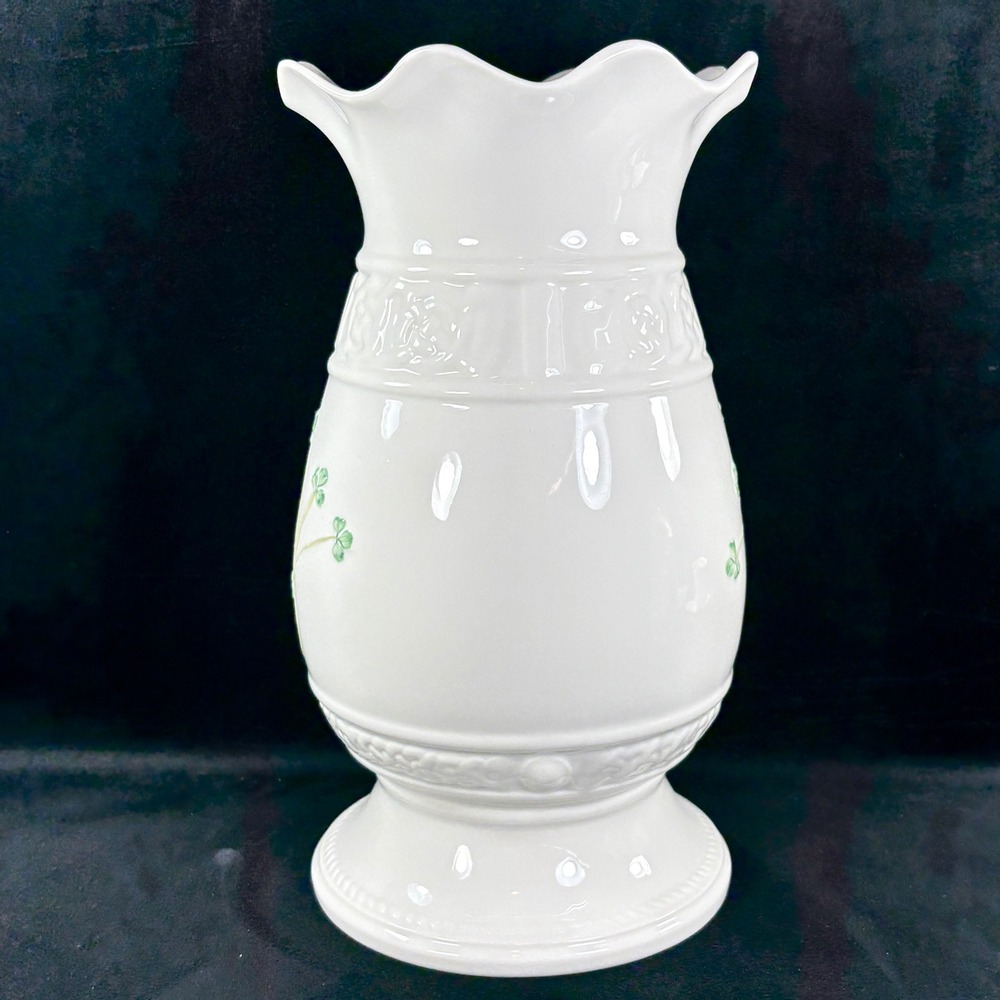 Vtg Belleek Tara 12" Vase 11th Green Mark Shamrocks Celtic Knot Scalloped Rim‎ - Picture 2 of 14